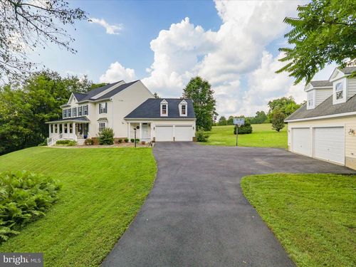 18290 Oak Ridge Dr, PURCELLVILLE, VA, 20132-4050 | Card Image