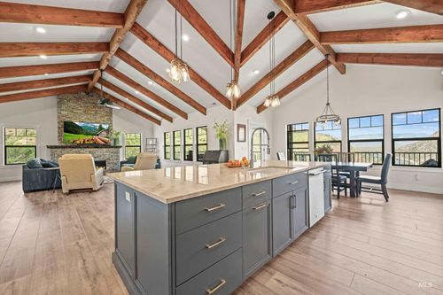 42 Shoemaker Ln, Horseshoe Bend, ID, 83629-8018 | Card Image