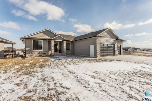 2212 S Saddle Ridge Dr, Sioux Falls, SD, 57110-6907 | Card Image