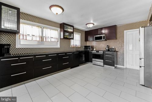 28 Forest Hill Dr, CHERRY HILL, NJ, 08003-1707 | Card Image