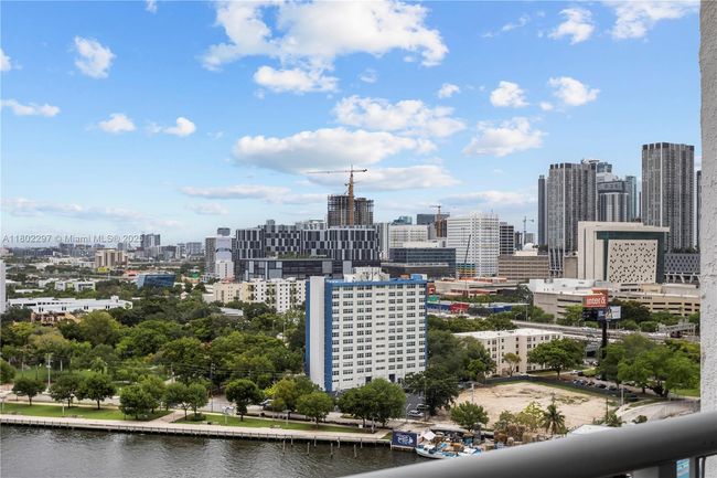 APT-1715 - 10 Sw South River Dr, Condo with 2 bedrooms, 1 bathrooms and null parking in Miami FL | Image 14