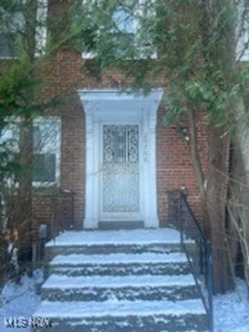 20706 Harvard Ave, Highland Hills, OH, 44122-7070 | Card Image