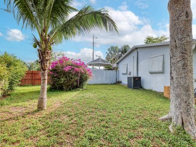 600 Nw 38th Ct, House other with 3 bedrooms, 2 bathrooms and null parking in Deerfield Beach FL | Image 3