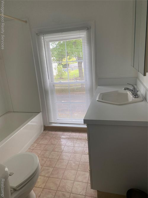 907 Monroe St, Lapeer, MI, 48446-2055 | Card Image