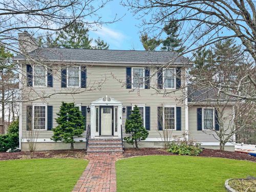 74 Rosecliff Ln, Manchester, NH, 03109-5952 | Card Image