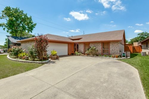 2205 Phoenix Dr, Garland, TX, 75040-4324 | Card Image
