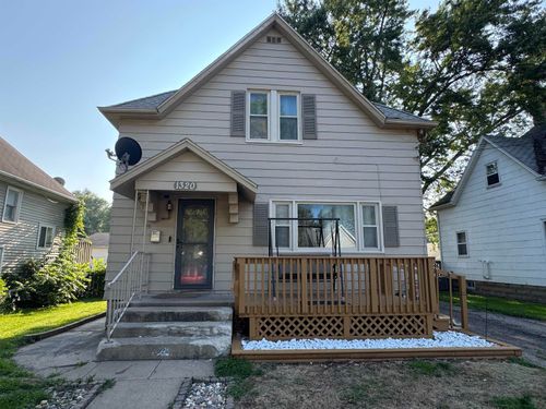 1320 W 7th St, Waterloo, IA, 50702-3032 | Card Image