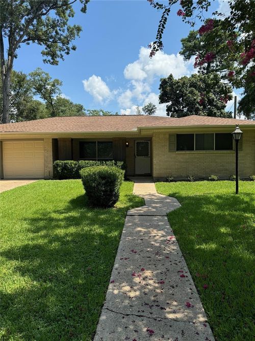 110 Chelsea Rd, Conroe, TX, 77304-1706 | Card Image