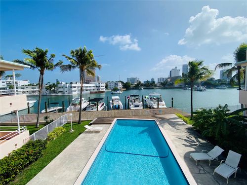 11-6881 Bay Dr, Miami Beach, FL, 33141-5461 | Card Image