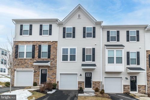 910 Magnolia Ln, SPRING CITY, PA, 19475-1408 | Card Image