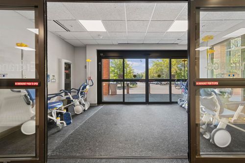 16815 E Jefferson Ave, Grosse Pointe, MI, 48230-1923 | Card Image