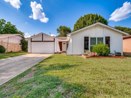 702 Woodcrest Dr, Grand Prairie, TX, 75052-6921 | Card Image