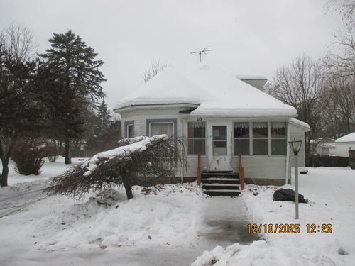 110 Vine St, Gobles, MI, 49055-9693 | Card Image