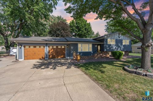 4004 S Marion Rd Road, Sioux Falls, SD, 57106 | Card Image