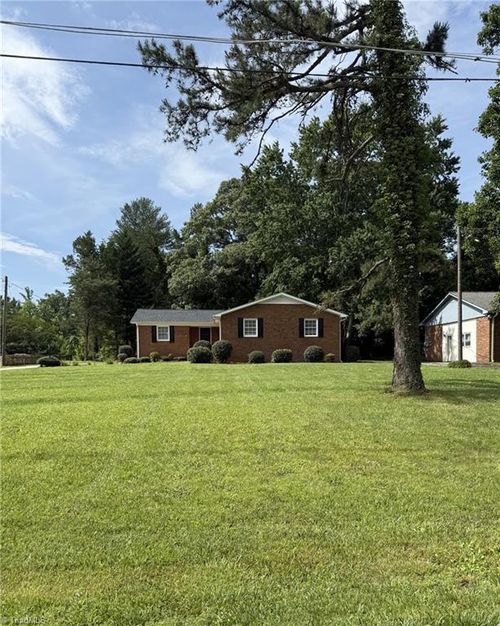 5711 Roundtable Road, Greensboro, NC, 27407 | Card Image