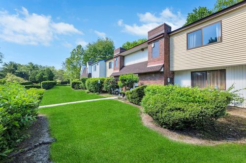 237-237 Point St, Holtsville, NY, 11742-2009 | Card Image