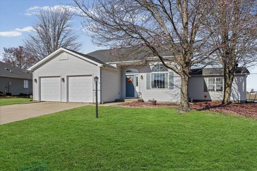 707 Country View Dr, Philo, IL, 61864-9631 | Card Image