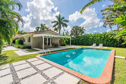 157 Worth Ct N, West Palm Beach, FL, 33405-2749 | Card Image