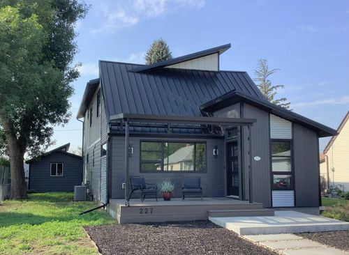 227 12 St Se, Medicine Hat, AB, T1A1V4 | Card Image