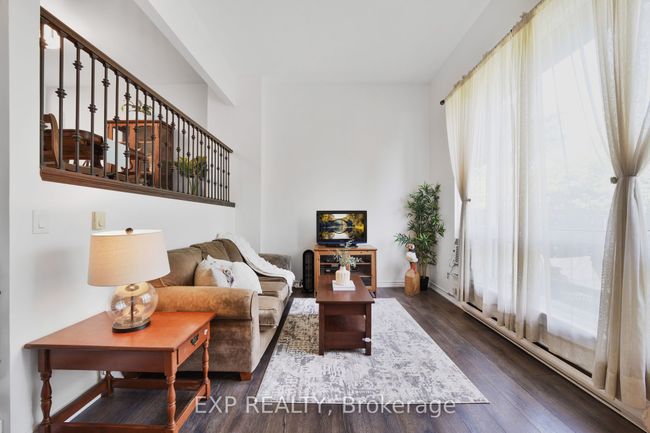 136 Darras Crt, Condo with 5 bedrooms, 2 bathrooms and 1 parking in Brampton ON | Image 7