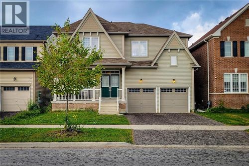 upper-11 Seanesy Dr, Welland, ON, L3B0G1 | Card Image