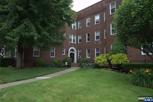 975-995 Teaneck, Teaneck, NJ, 07666 | Card Image