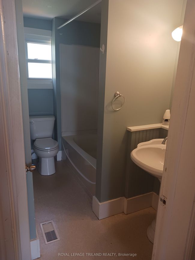 55 Main St S, Home with 6 bedrooms, 2 bathrooms and 6 parking in Forest ON | Image 14