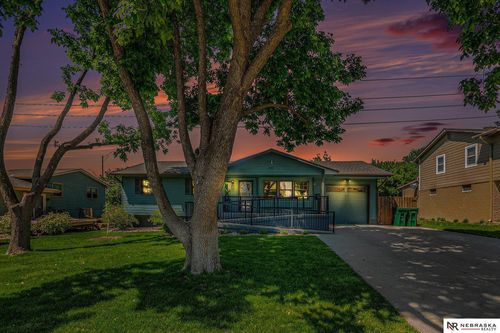 8752 S Glenview Dr, La Vista, NE, 68128-2006 | Card Image
