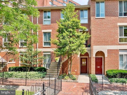r122-16 Andrew Pl, BALTIMORE, MD, 21201-2402 | Card Image