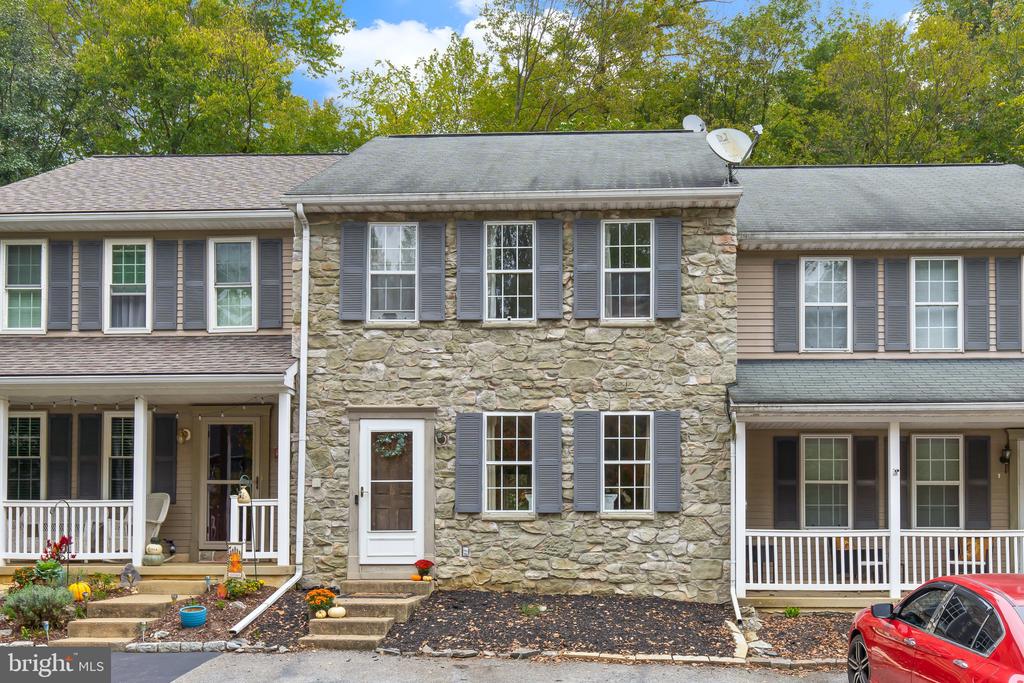Deep Hollow Ln, Lancaster, PA 17603