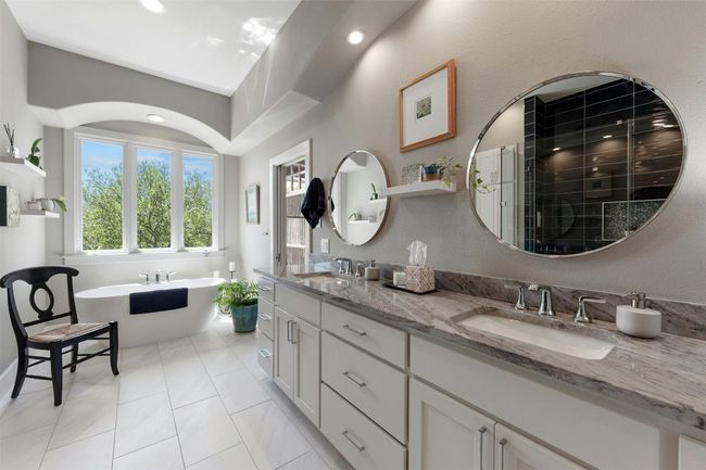 Master bath with view | Image 29