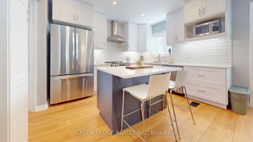 66 Cliff St, York, ON, M6N4M1 | Card Image