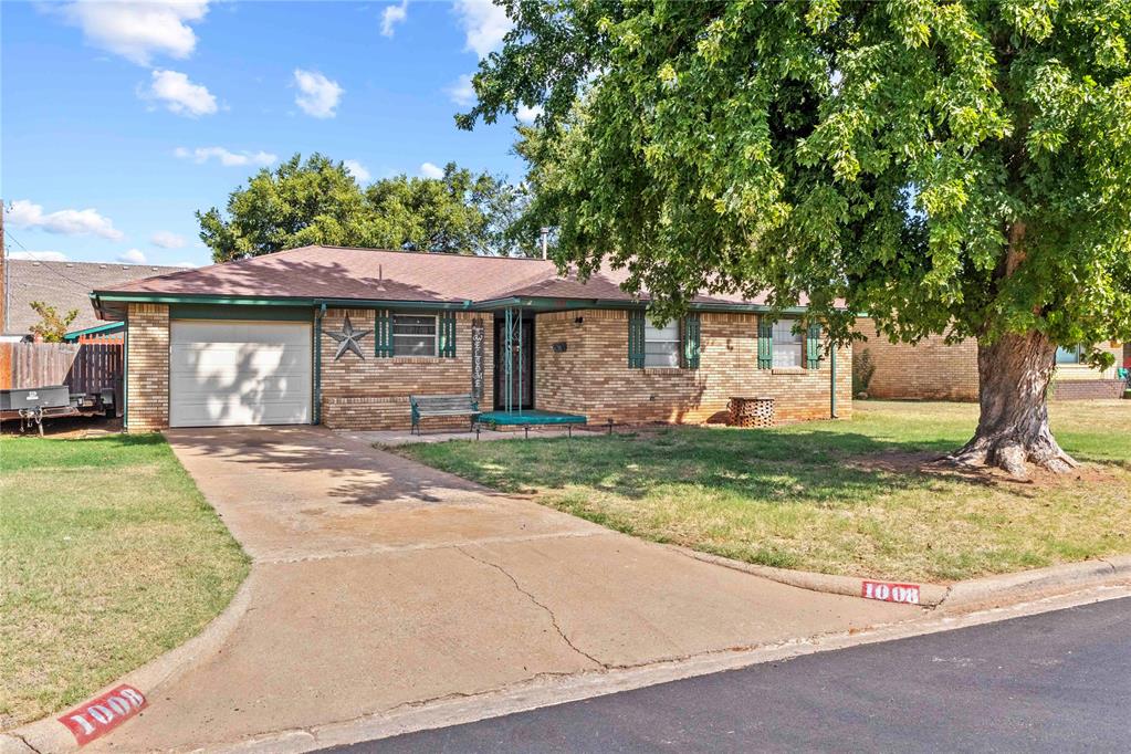 Krest Dr, Weatherford, OK 73096