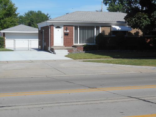 32022 Kelly Rd, Roseville, MI, 48066-1026 | Card Image