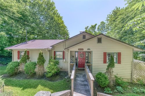 816 Hemlock Dr, Newland, NC, 28657-8805 | Card Image
