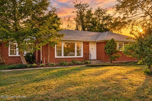7021 Graymoor Rd, Louisville, KY, 40222-6555 | Card Image