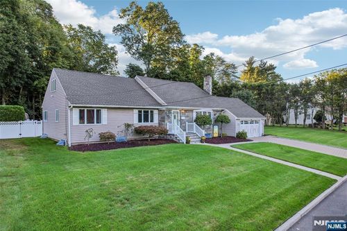 20 Colonial Road, Emerson, NJ, 07630 | Card Image