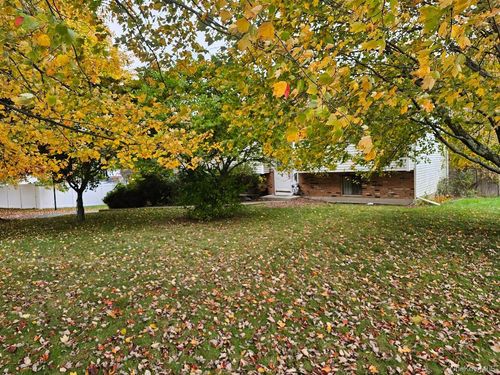 61 Maureen Dr, Middletown, NY, 10940-6676 | Card Image