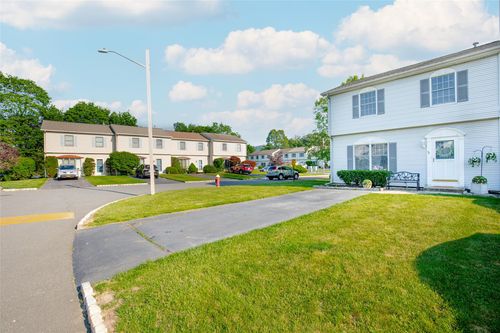 48 Zugibe Ct, West Haverstraw, NY, 10993-1250 | Card Image
