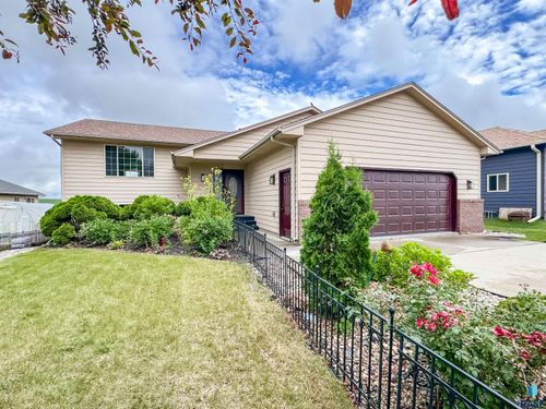 6620 N Angel Ave, Sioux Falls, SD, 57104-6181 | Card Image