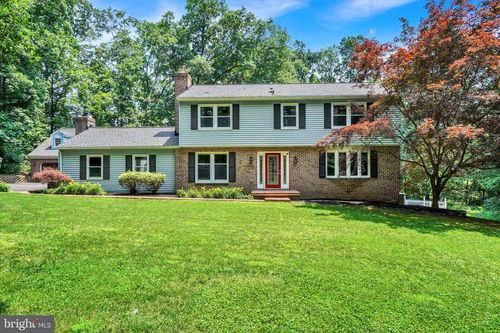 8975 Deer Ln, STEWARTSTOWN, PA, 17363-8071 | Card Image