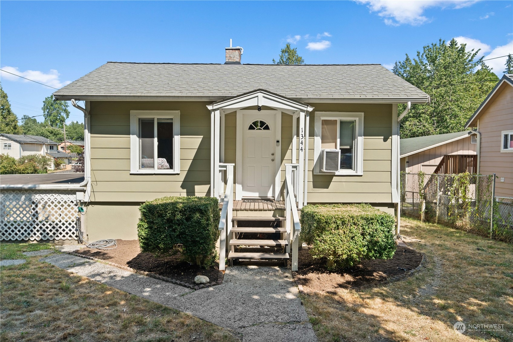 Whitney Ave, Bremerton, WA 98312