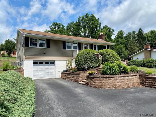 105 Royal Ave, Johnstown, PA, 15905-3227 | Card Image