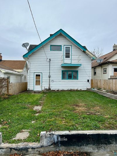 706 Harrison St, House other with 3 bedrooms, 1 bathrooms and null parking in Eveleth MN | Image 2