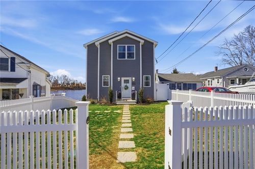 86 Ocean View Ave, Swansea, MA, 02777-1900 | Card Image