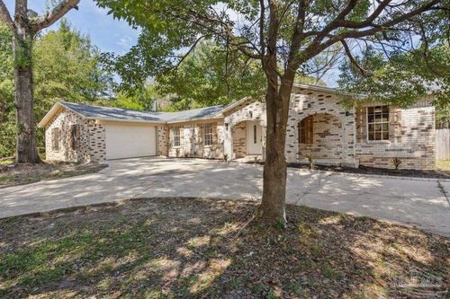 122 Eden Ln, Cantonment, FL, 32533-8211 | Card Image