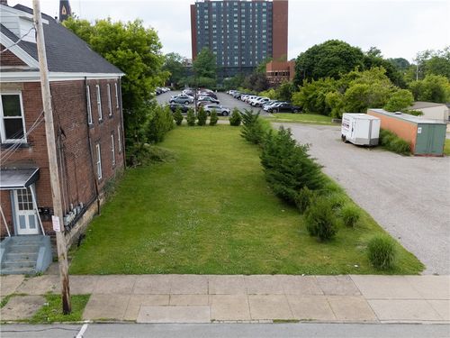 2318 Peach St, Erie, PA, 16502-2821 | Card Image