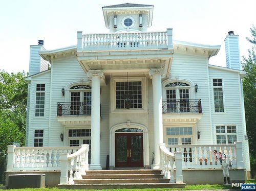 42 River Street, East Rutherford, NJ, 07073 | Card Image