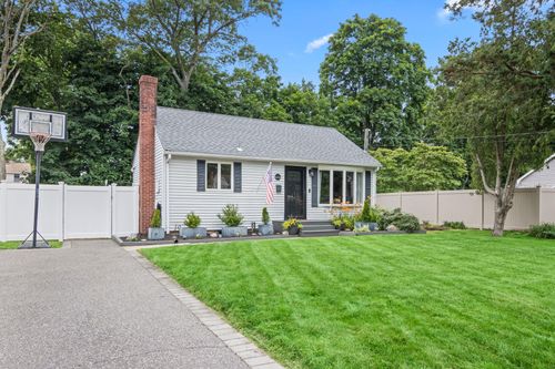 10 Elm Ave, Smithtown, NY, 11787-3508 | Card Image
