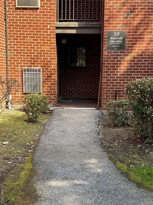 apt-1-10 Bronxville Glen Dr, Yonkers, NY, 10708-6830 | Card Image